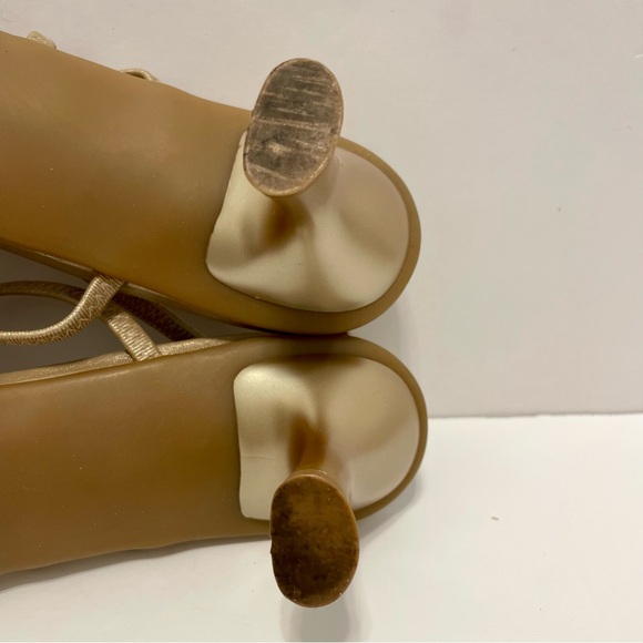 Stuart Weitzman Mid-Heel Square Toe Gold Heels With Elastic Straps Size 9 - Picture 11 of 12